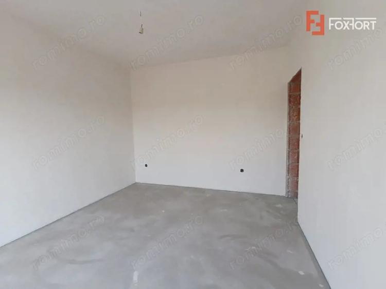 Casă cu 5 camere cu Teren 284 Mp în Plopi
