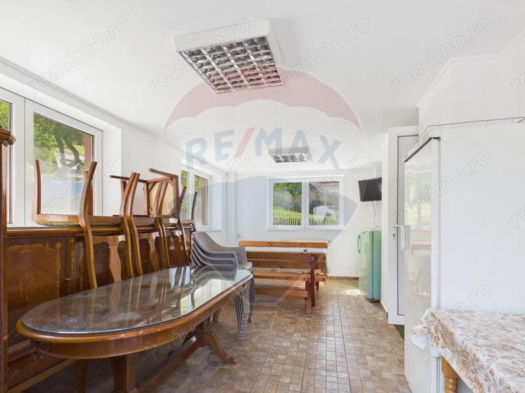 Casă cu 5 camere cu Teren 500 Mp în Moieciu