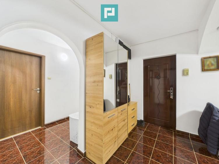 Apartament cu 3 camere decomandat, mobilat în Girocului
