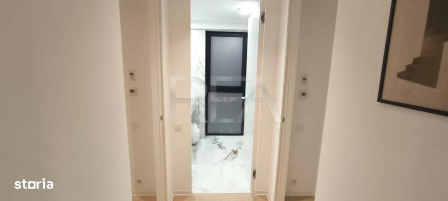 Apartament cu 3 camere semidecomandat, mobilat în Tei