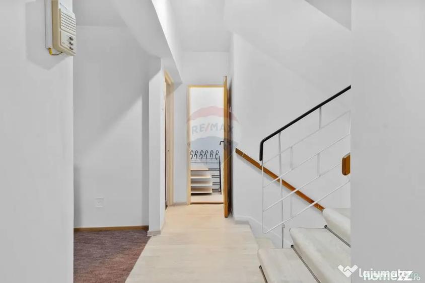 Apartament cu 3 camere semidecomandat în Polivalentă