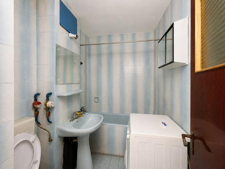 Apartament cu 3 camere decomandat în Păcii