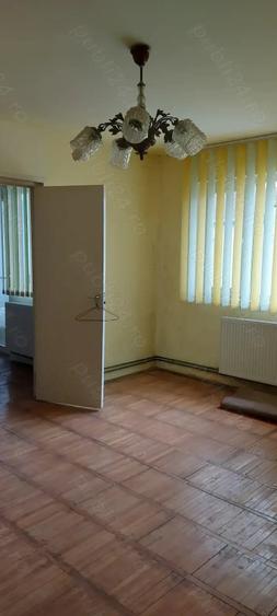 Apartament cu 2 camere semidecomandat în Girocului