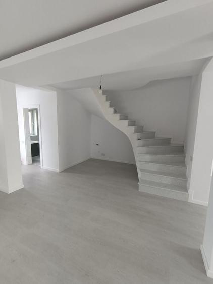 Duplex cu 4 camere cu Canalizare în Cetate