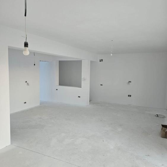 Apartament cu 3 camere decomandat în Sântandrei