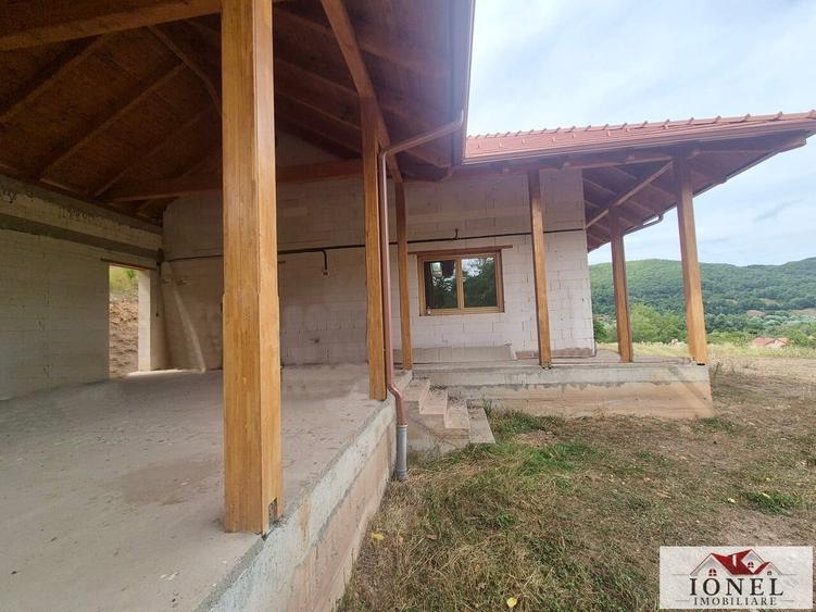Casă individuală cu 3 camere cu Teren 6296 Mp în Meteș