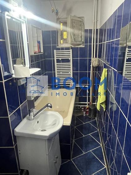 Apartament cu 3 camere semidecomandat în Ostroveni