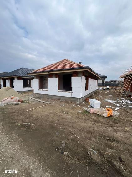 Casă cu 3 camere cu Teren 290 Mp în Clinceni