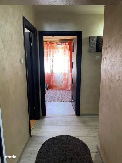 Apartament cu 3 camere decomandat în Horezu
