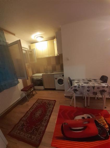 Apartament cu 2 camere nedecomandat, mobilat în P-ța Doina