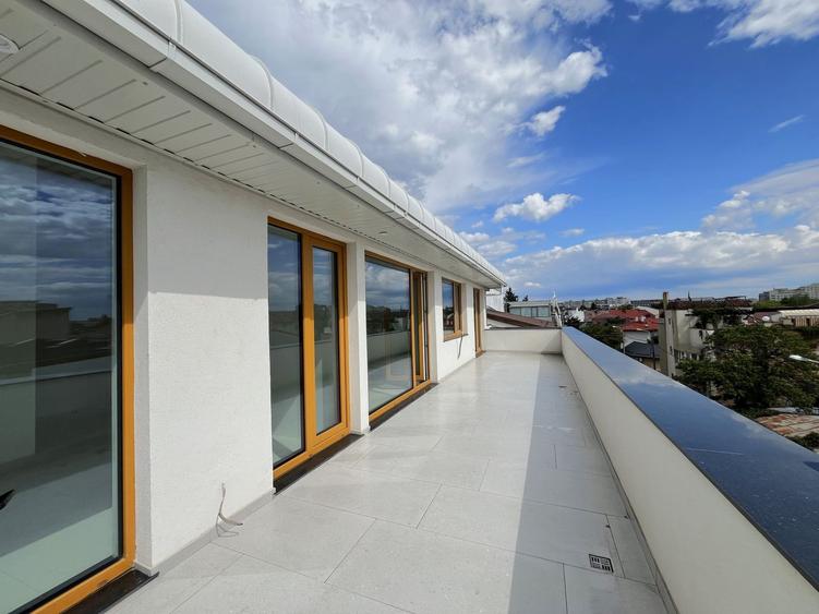 Apartament cu 4 camere semidecomandat în Domenii