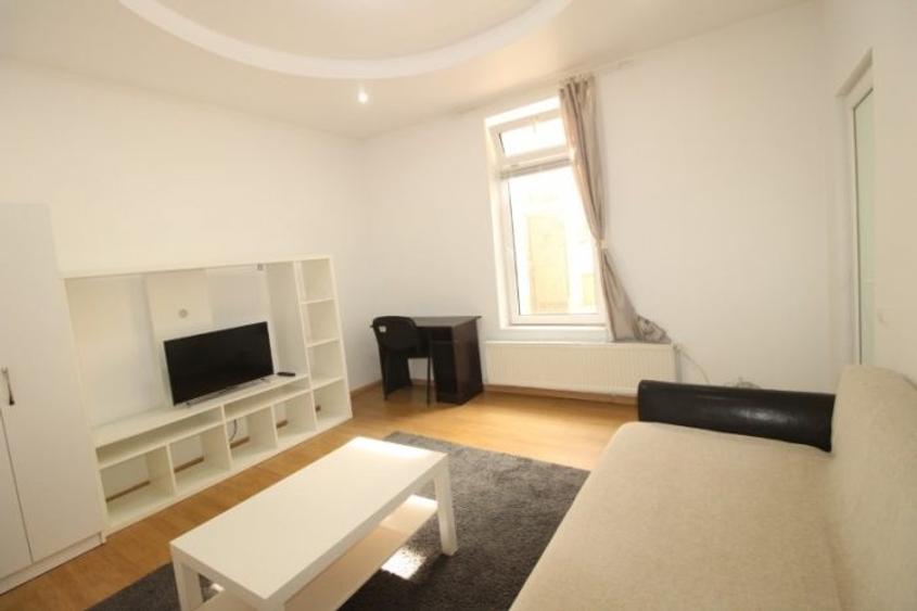 Apartament cu 2 camere decomandat, mobilat în Romană