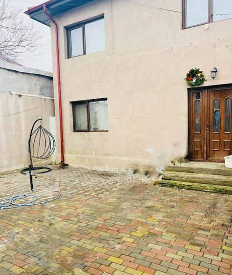 Casă cu 6 camere cu Teren 210 Mp în Obor