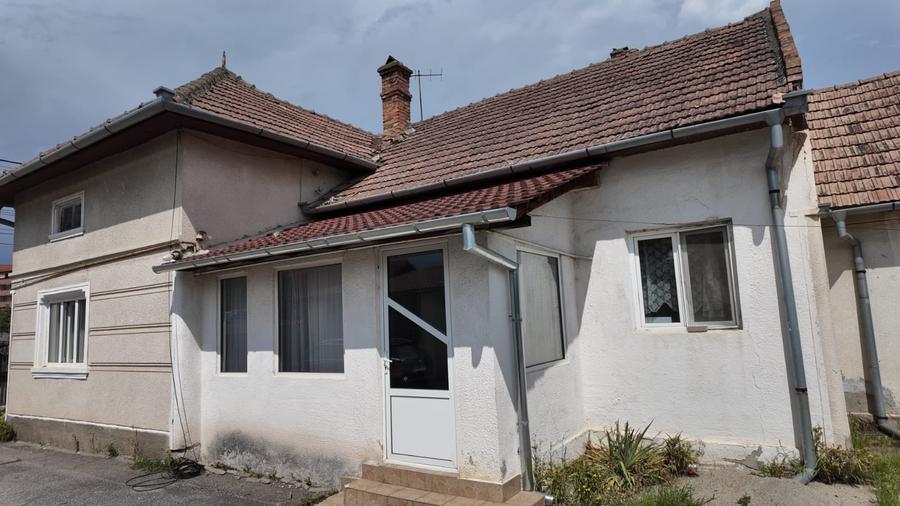 Casă individuală cu 5 camere cu Garaj în Central