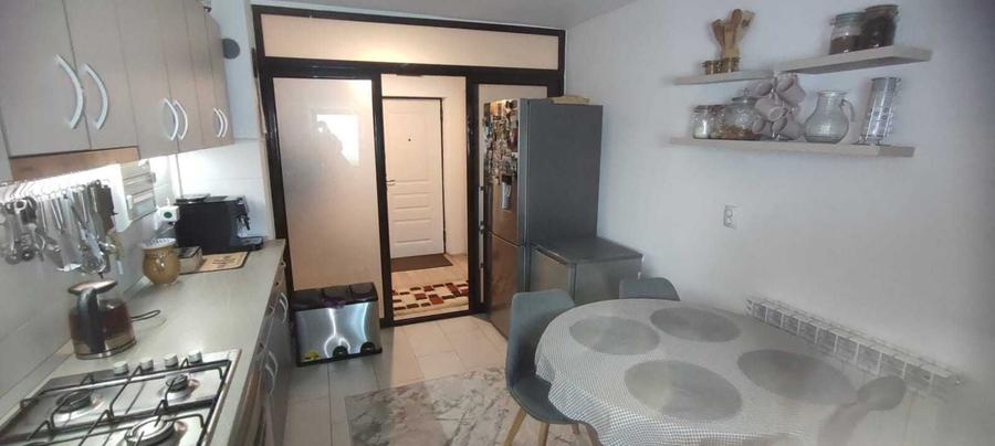 Apartament cu 3 camere decomandat în Tomești
