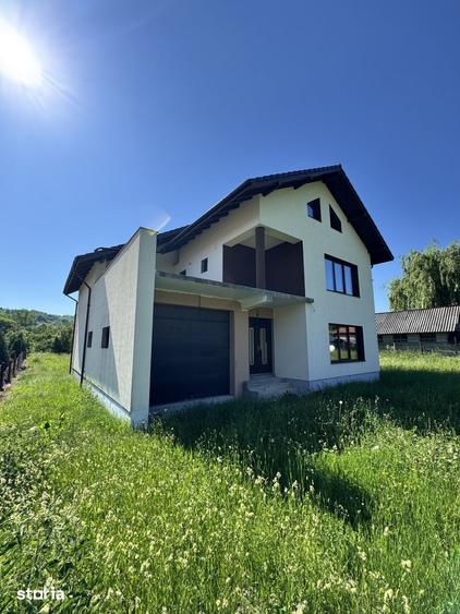 Casă cu 6 camere cu Teren 2147 Mp în Cetățeni