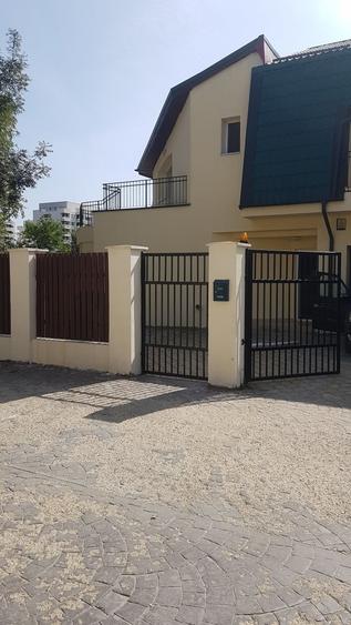 Casă individuală cu 7 camere cu Canalizare în Pipera
