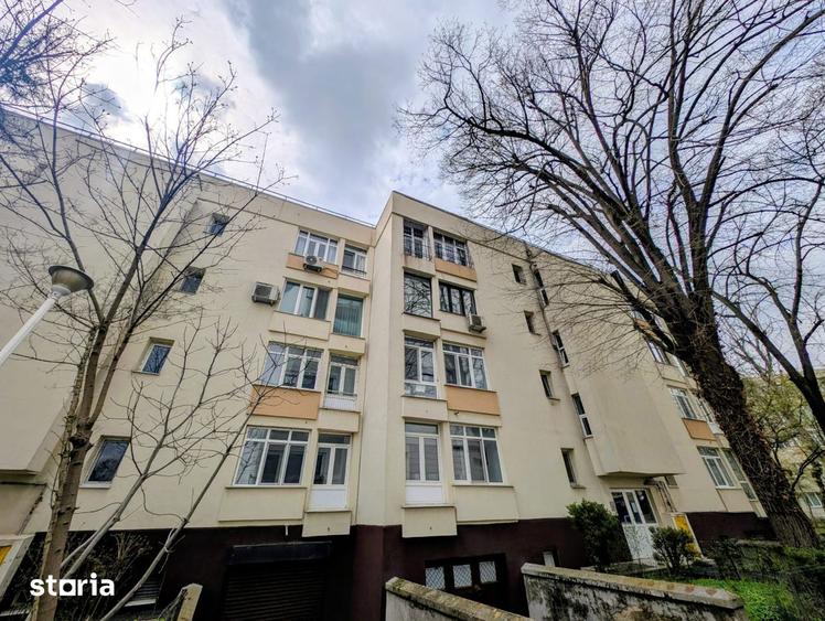 Apartament cu 2 camere decomandat în Pajura