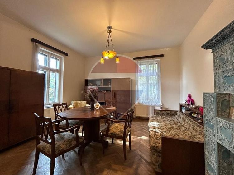 Casă individuală cu 7 camere cu Teren 1064 Mp în Ana Ipătescu