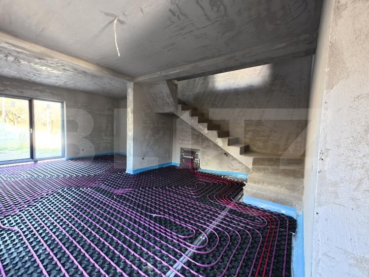 Duplex cu 4 camere cu Canalizare în Corunca