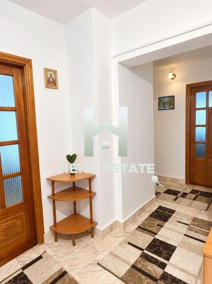 Apartament cu 3 camere decomandat în Complex Studențesc