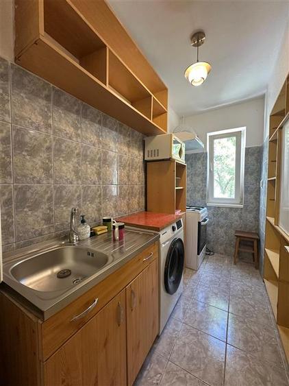 Apartament cu 2 camere semidecomandat în Podu Roș