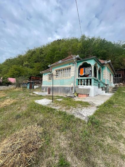 Casă cu Teren 840 Mp în Hășdău