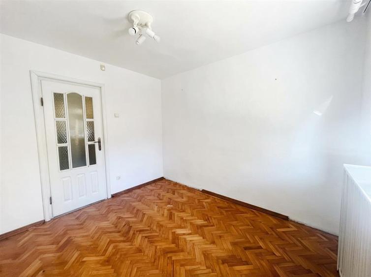 Apartament cu 3 camere decomandat în George Enescu