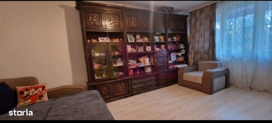 Apartament cu 3 camere, mobilat în Berceni