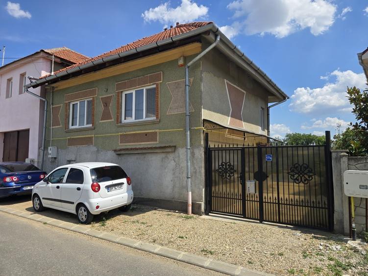 Casă cu 2 camere în Central