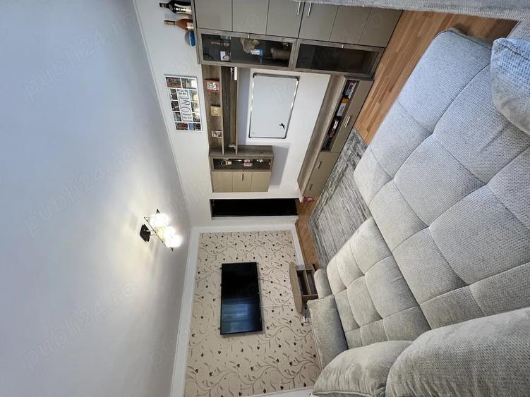 Apartament cu 3 camere semidecomandat în Central