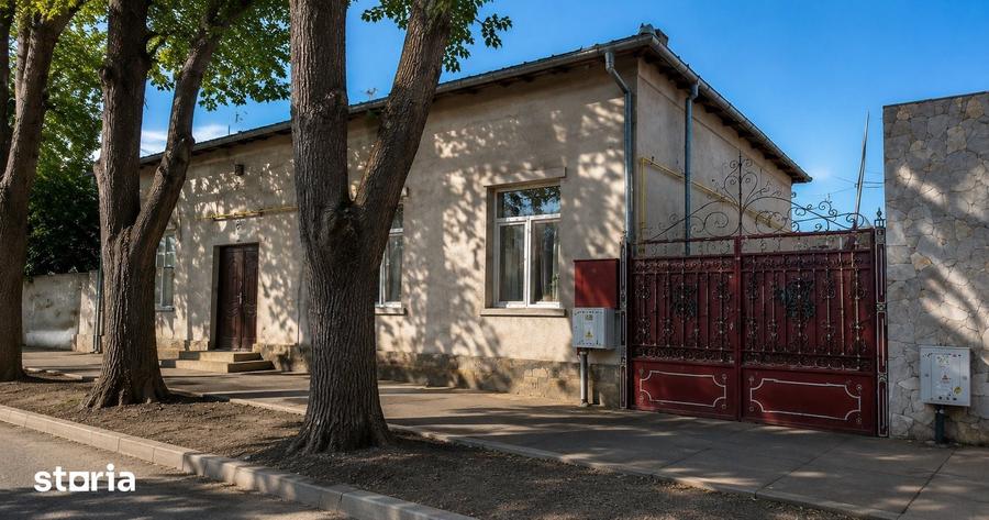 Casă cu 5 camere cu Teren 369 Mp în Independenței