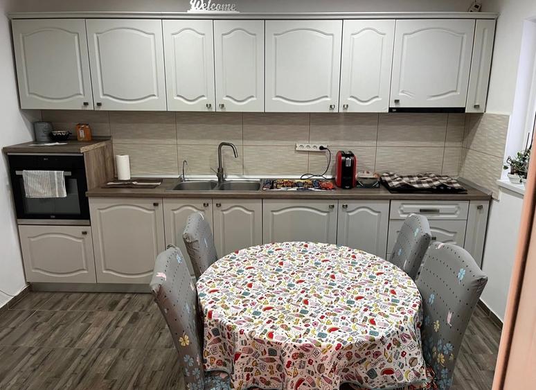 Apartament cu 3 camere decomandat în Drumul Taberei