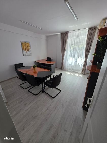 Spațiu comercial, de 20 mp, în Romană
