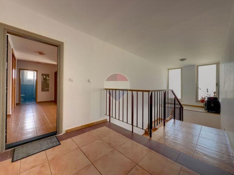 Apartament cu 4 camere decomandat, mobilat în Aradului