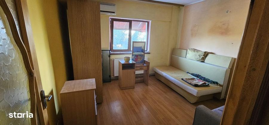 Apartament cu 2 camere decomandat în Poarta 6