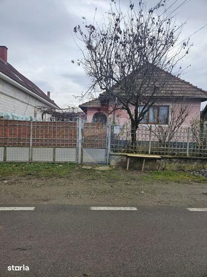 Casă cu 5 camere cu Teren 1497 Mp în Sarasău