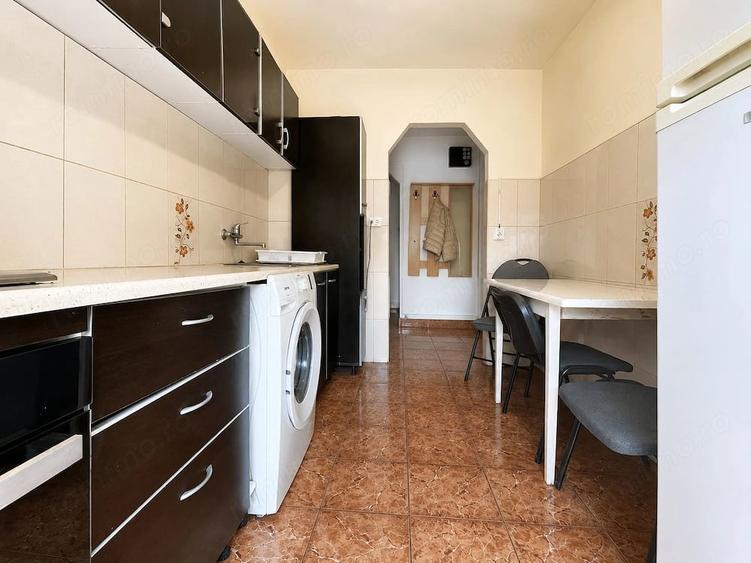 Apartament cu 3 camere decomandat în Lipovei