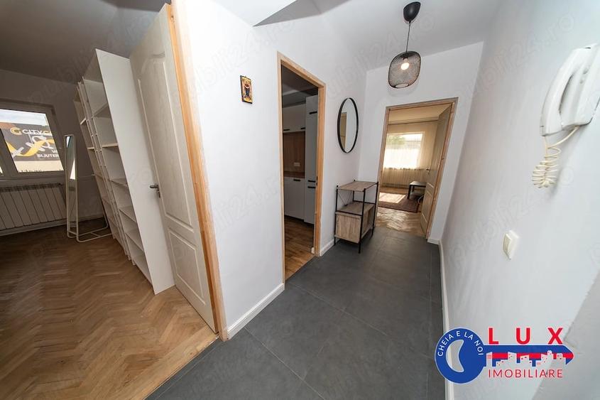 Apartament cu 3 camere semidecomandat în Faleză
