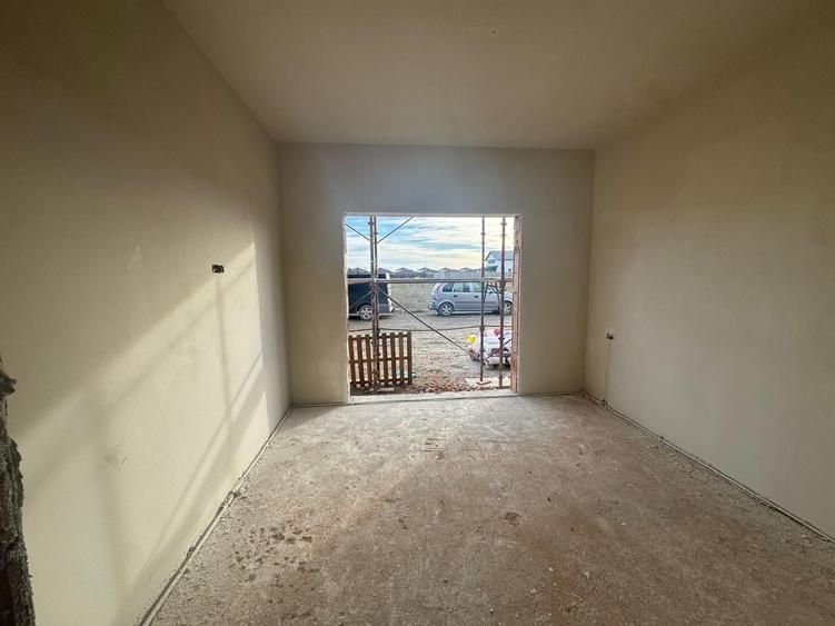 Apartament cu 2 camere decomandat în Bucovăț (Remetea Mare)