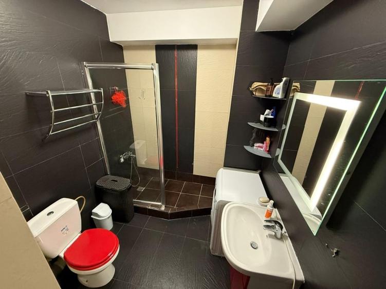 Apartament cu 3 camere, mobilat în Central