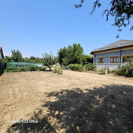 Casă cu 4 camere în Curcani