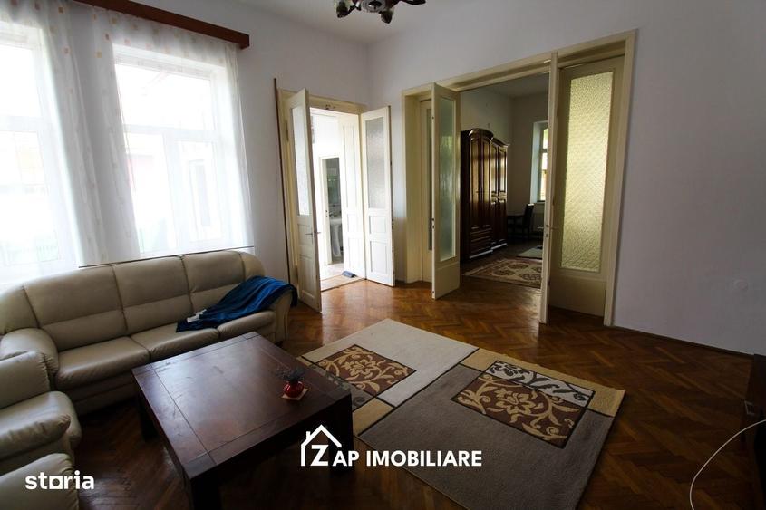 Casă cu 4 camere în Central