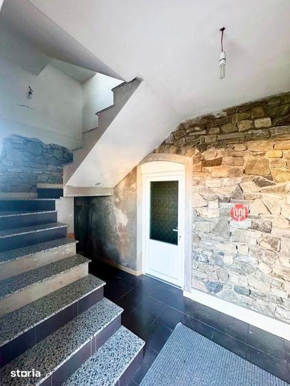 Casă cu 5 camere cu Teren 798 Mp în Slatina