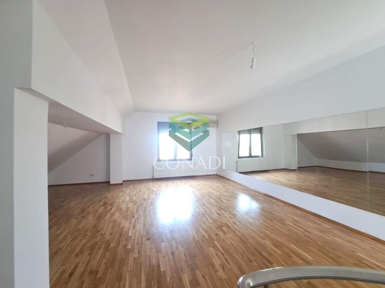 Duplex cu 6 camere cu Canalizare în Iancu Nicolae