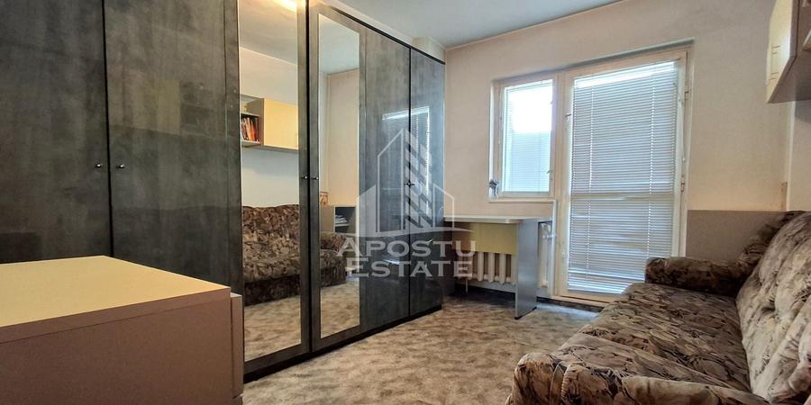 Apartament cu 4 camere semidecomandat, mobilat în Micălaca