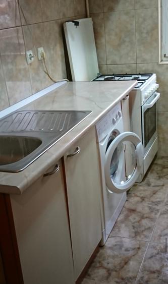 Apartament cu 3 camere semidecomandat în Basarab