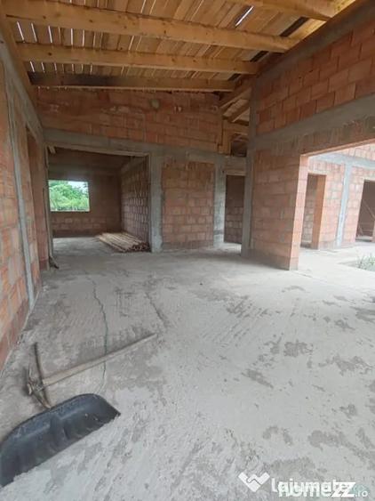 Casă cu 4 camere cu Teren 1000 Mp în Săcălășeni
