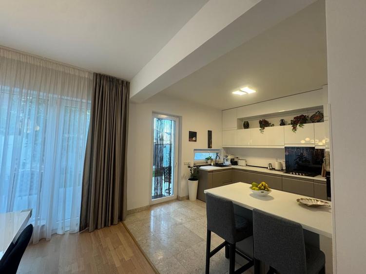 Casă individuală cu 4 camere cu Teren 300 Mp în Pipera