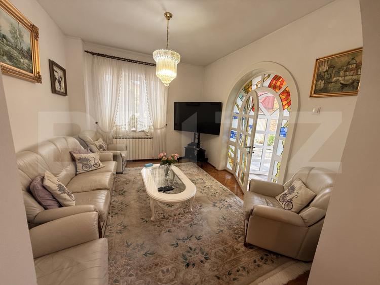 Casă individuală cu 9 camere cu Piscina în Central